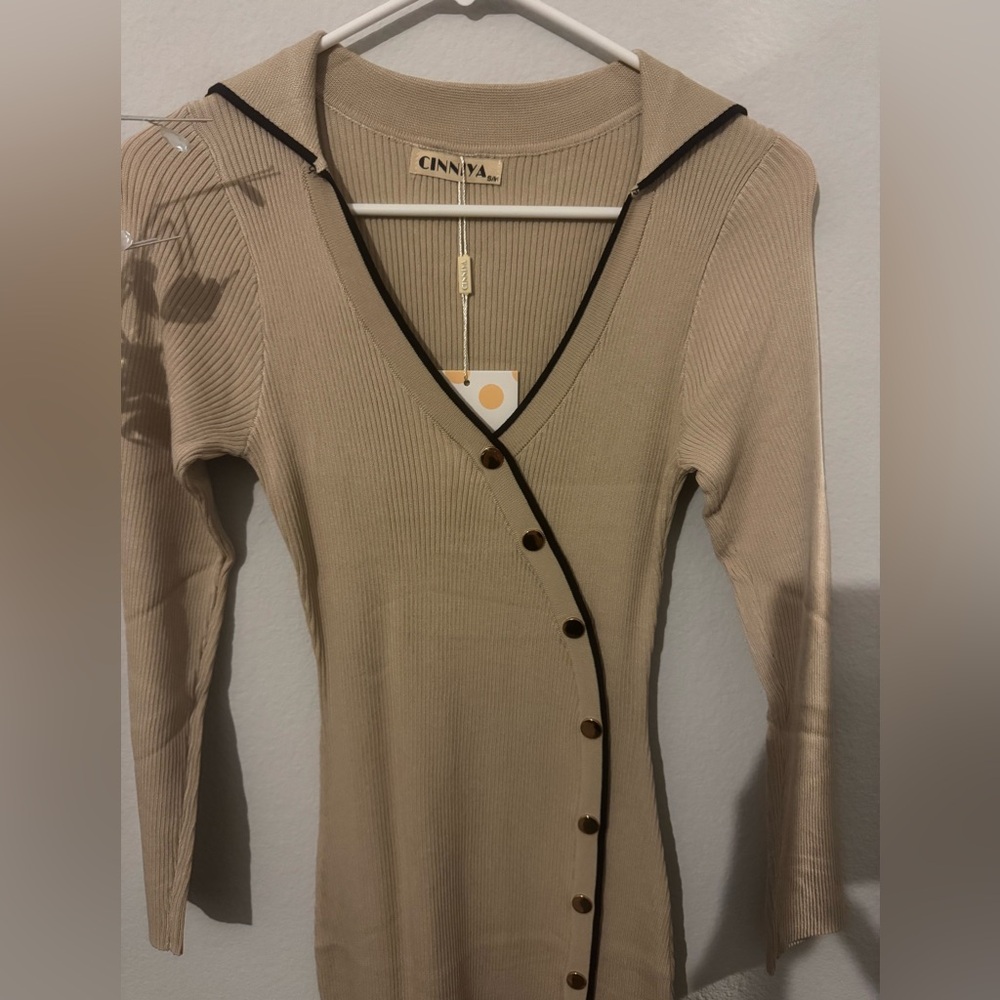 Ribbed Knit Midi Dress. Beige Black Trim Gold Button Front Long Sleeve. NWT. - Picture 3 of 5